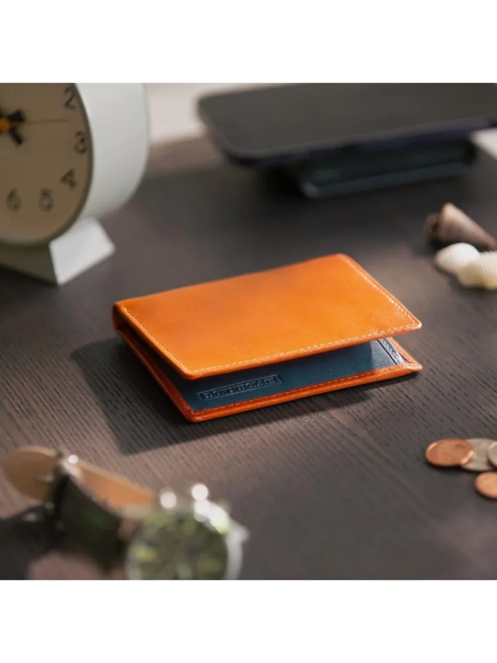 Slim Leather Bifold Wallet for Men - Stylish Saddle Tan Design, RFID Blocking
